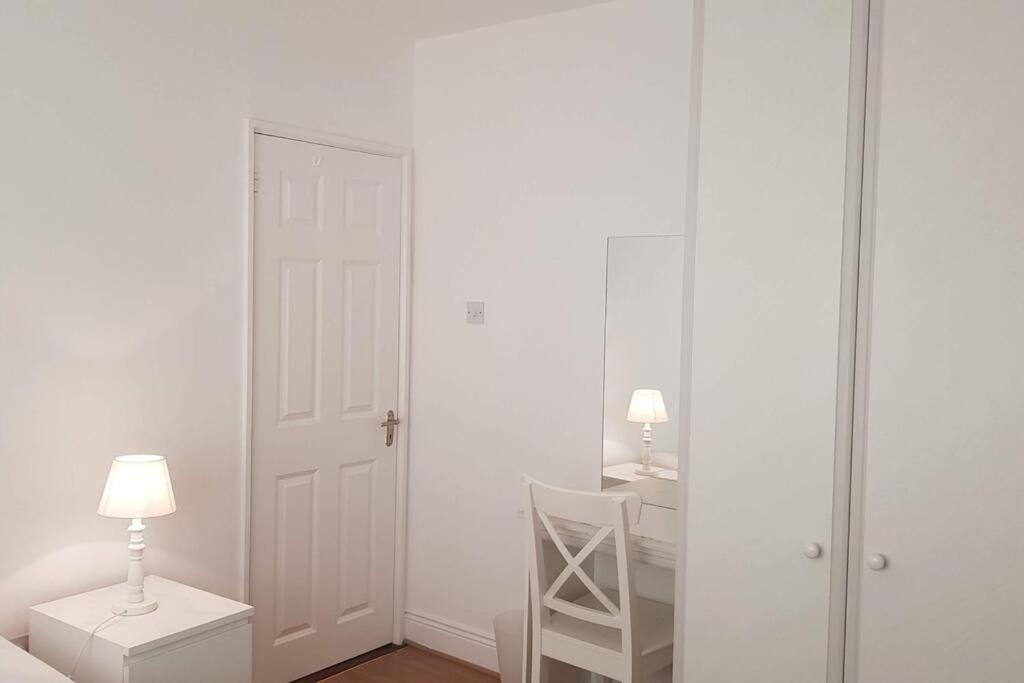 3 Bedroom 3 Bathroom House, Dublin Lucan Exterior foto