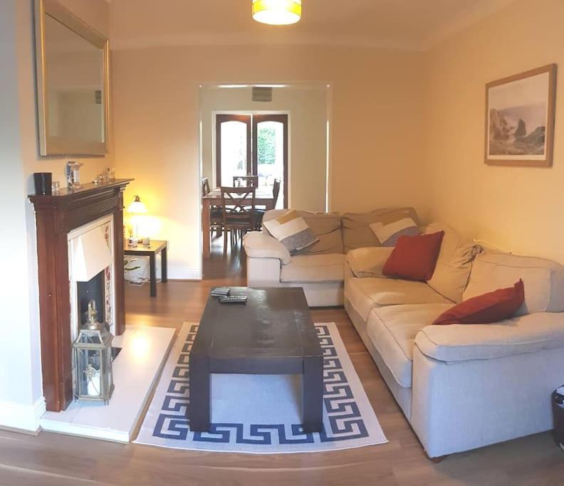 3 Bedroom 3 Bathroom House, Dublin Lucan Exterior foto